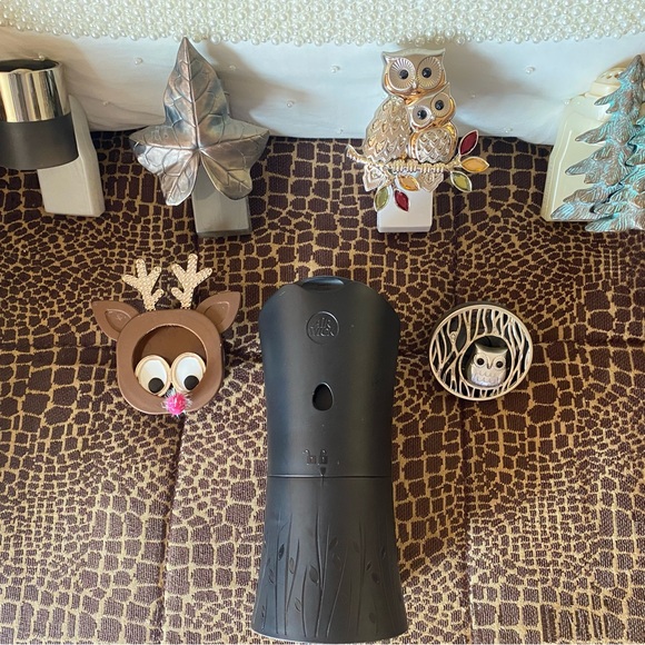 Bath and Body Works Wallflowers, vent/visor clips, 8 pieces.🌲 - Picture 4 of 6